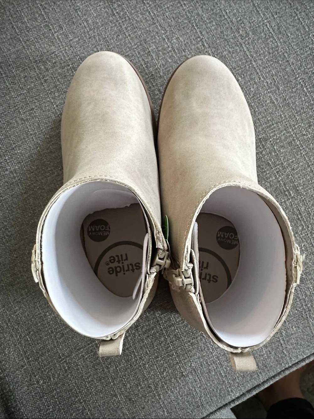 NWT Girls 1 Wide  Taupe boots Stride Rite
